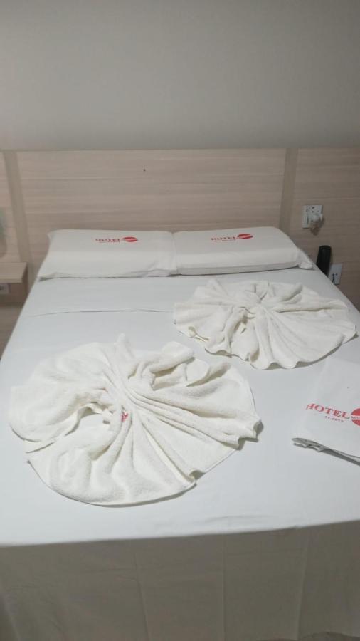 Hotel Mundial باتوس المظهر الخارجي الصورة